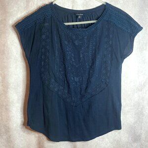Women's Lucky Brand Top. Navy size Medium